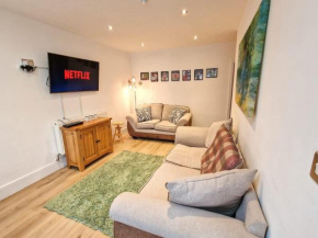 City SuperHost- Luxury Sleeps 11 Kirkby Home
